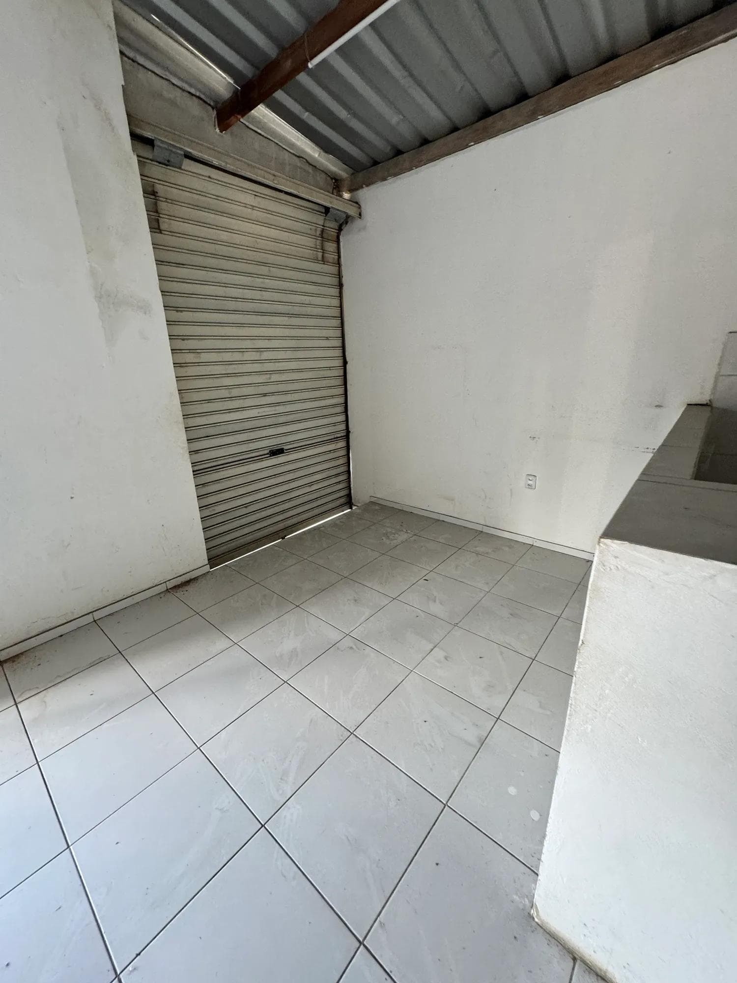 Ponto Comercial na Avenida Presidente Castelo Branco, 84, Moura Brasil em Fortaleza, por R$ 1.600/Mês - Viva Real