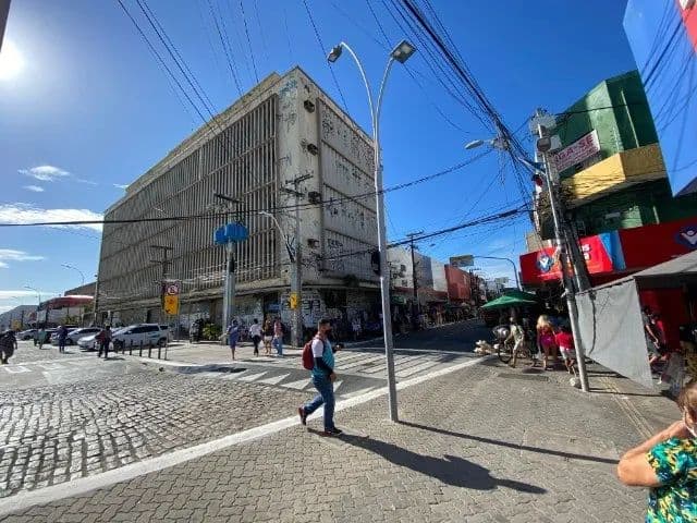 Vende-Se Prédio Comercial De Esquina Na Rua Guilherme Rocha