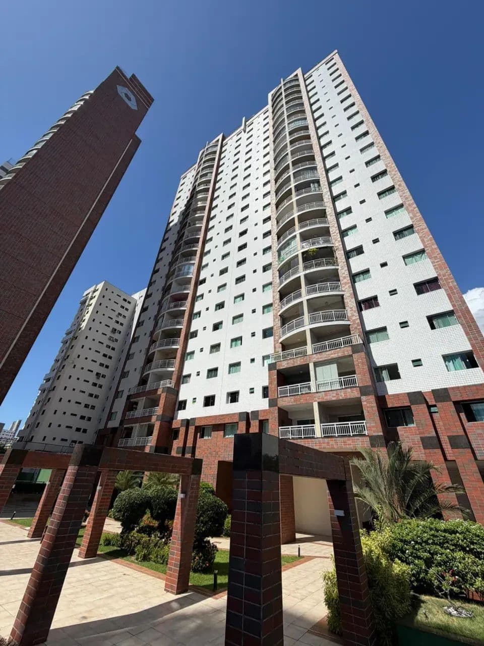 Apartamento Para Alugar No Meireles Com 03 Suítes
